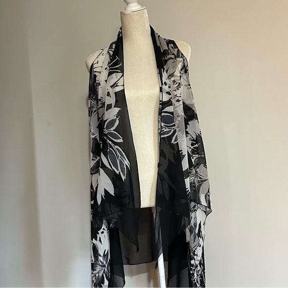 Black / White Floral Print Semi-sheer, Open-front Duster Cardigan Coverup - Picture 2 of 7
